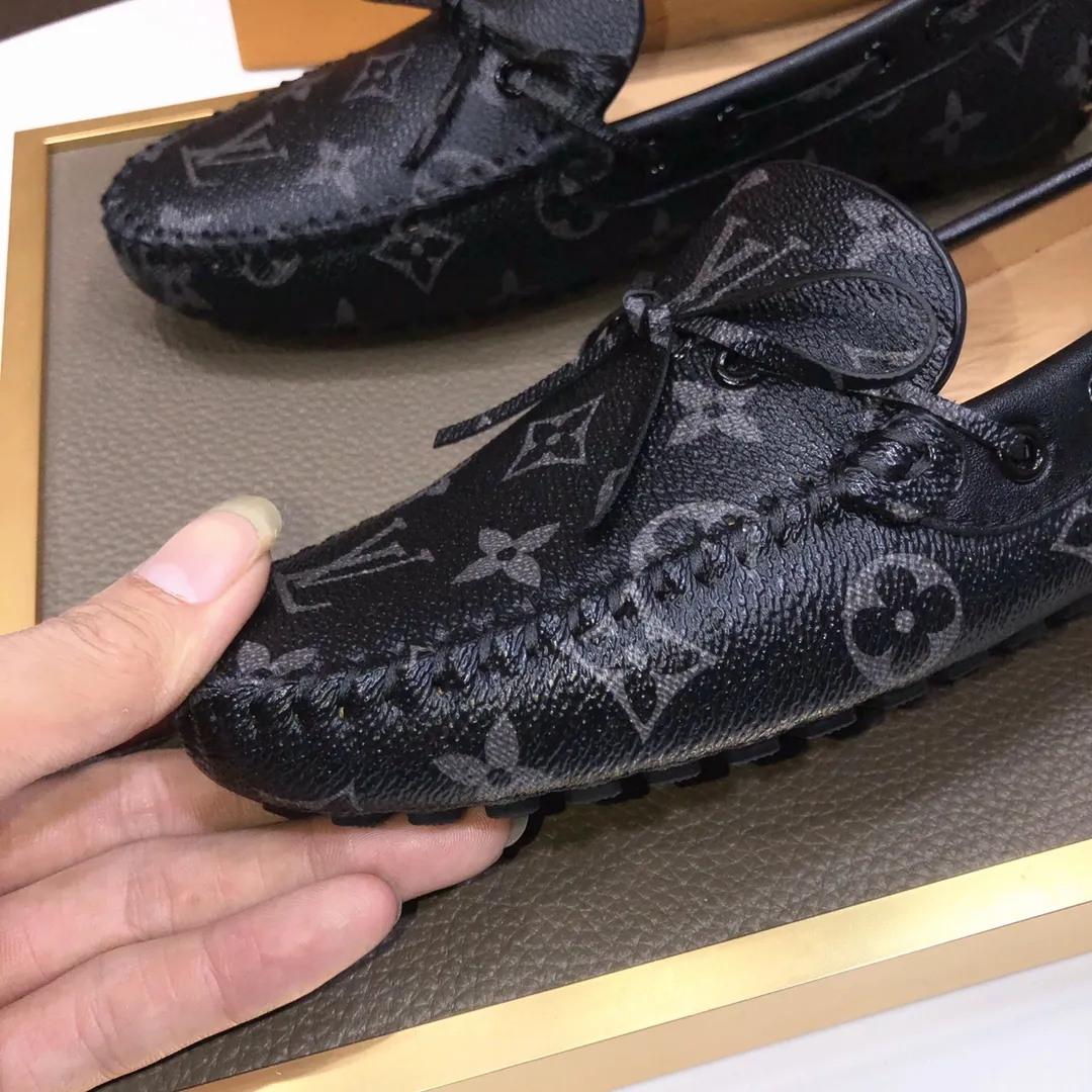 Men's men's shoes 💰420💰 [LV Doudou shoes] (water-dyed cowhide lining) new model is on the market, available on the official website. The new Doudou shoes are processed into single-color materials, and the uppers are made of imported special materials. The body of the shoe is fully hemmed with mark thread, and is lined with imported original cowhide leather. The elegant shoe shape is super suitable for all-matching, and the size is 38-44.